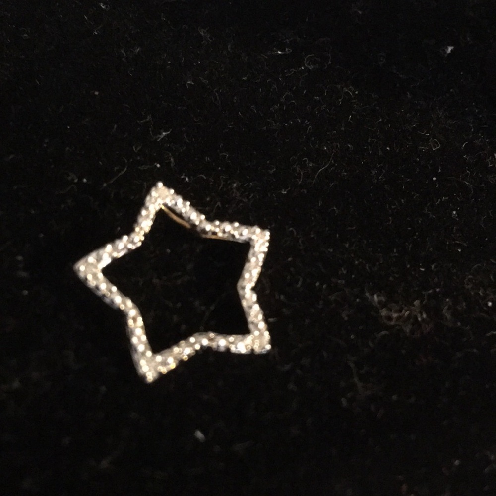 Pendant 10kt Gold Star 5 Round Cut Diamonds